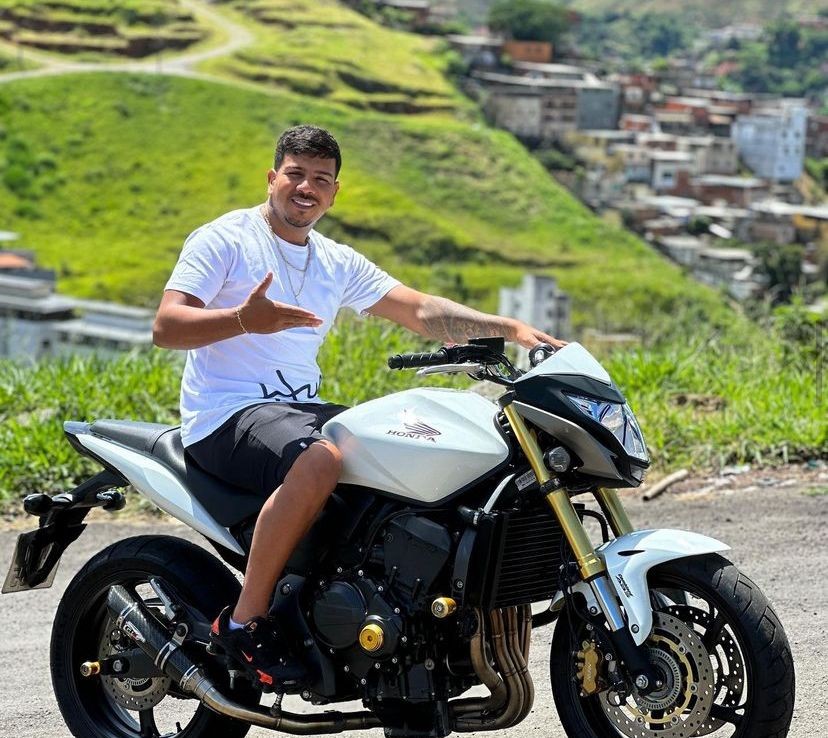 Influenciador digital é denunciado por agressão pela namorada em Juiz de Fora