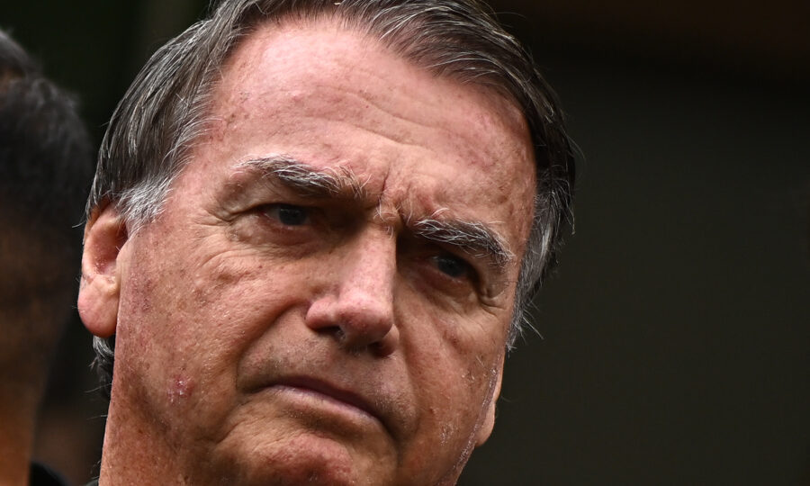 Bolsonaro segue com evolução “favorável” do tratamento contra pneumonia